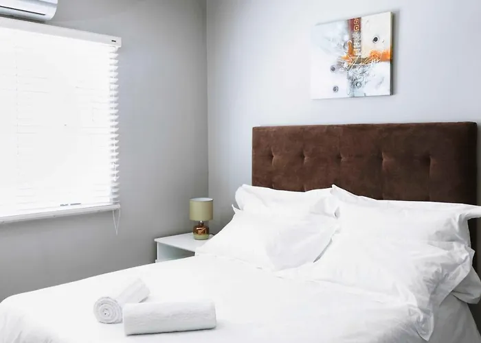 103Onwallace Self Catering Guest House